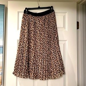 Boutique cheetah midi skirt. Lined, pleated, perfection! size S